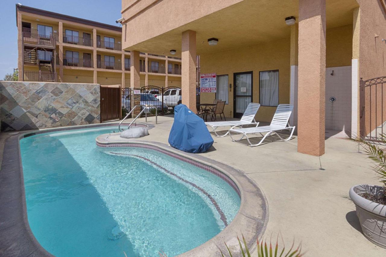 Quality Inn & Suites Huntington Beach Esterno foto