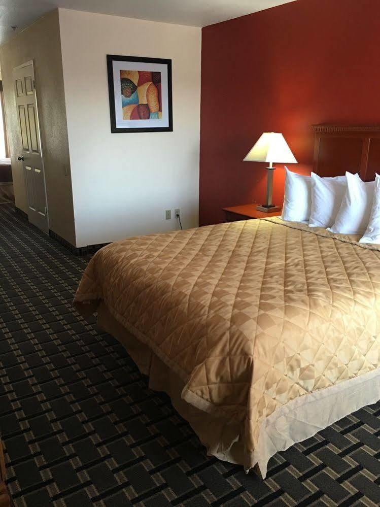 Quality Inn & Suites Huntington Beach Esterno foto