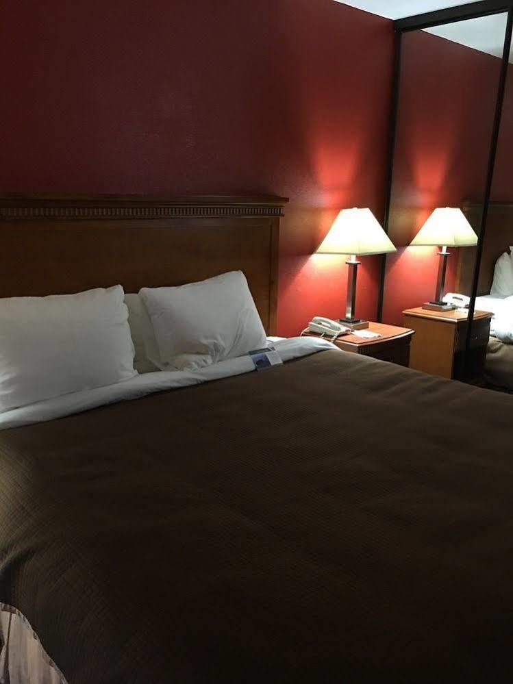 Quality Inn & Suites Huntington Beach Esterno foto