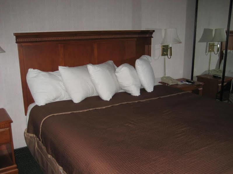 Quality Inn & Suites Huntington Beach Esterno foto