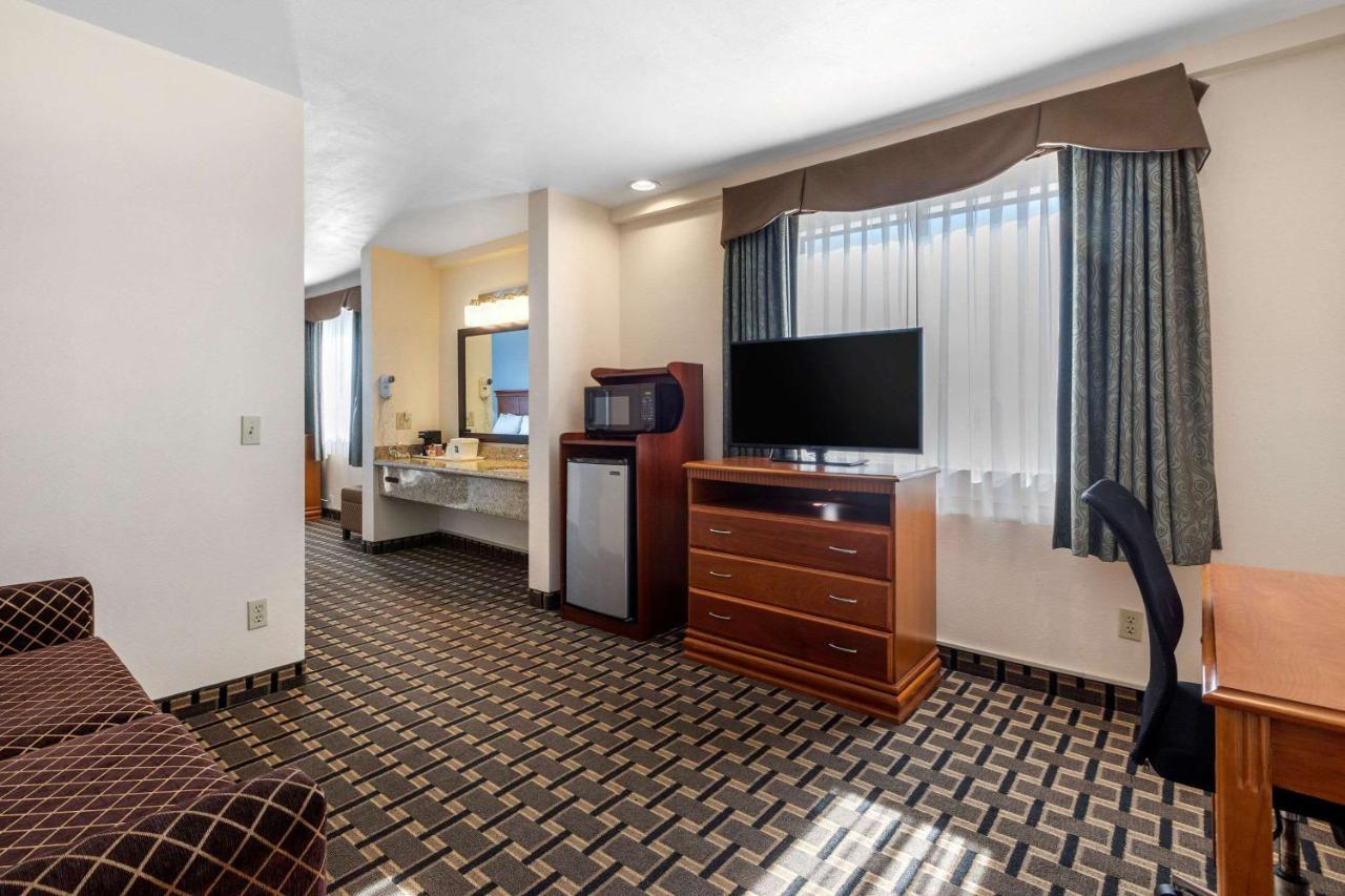 Quality Inn & Suites Huntington Beach Esterno foto