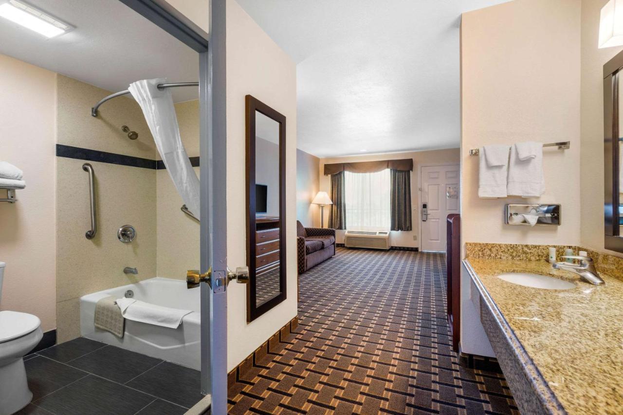 Quality Inn & Suites Huntington Beach Esterno foto